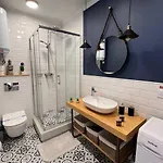 Modern And Vintage Close To Center 아파트 *