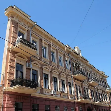 Modern And Vintage Close To Center Apartament Odessa