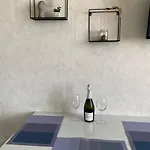 Modern And Vintage Close To Center Apartman